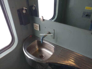 Mumbai Jaipur Duronto Express Review - JaipurLove