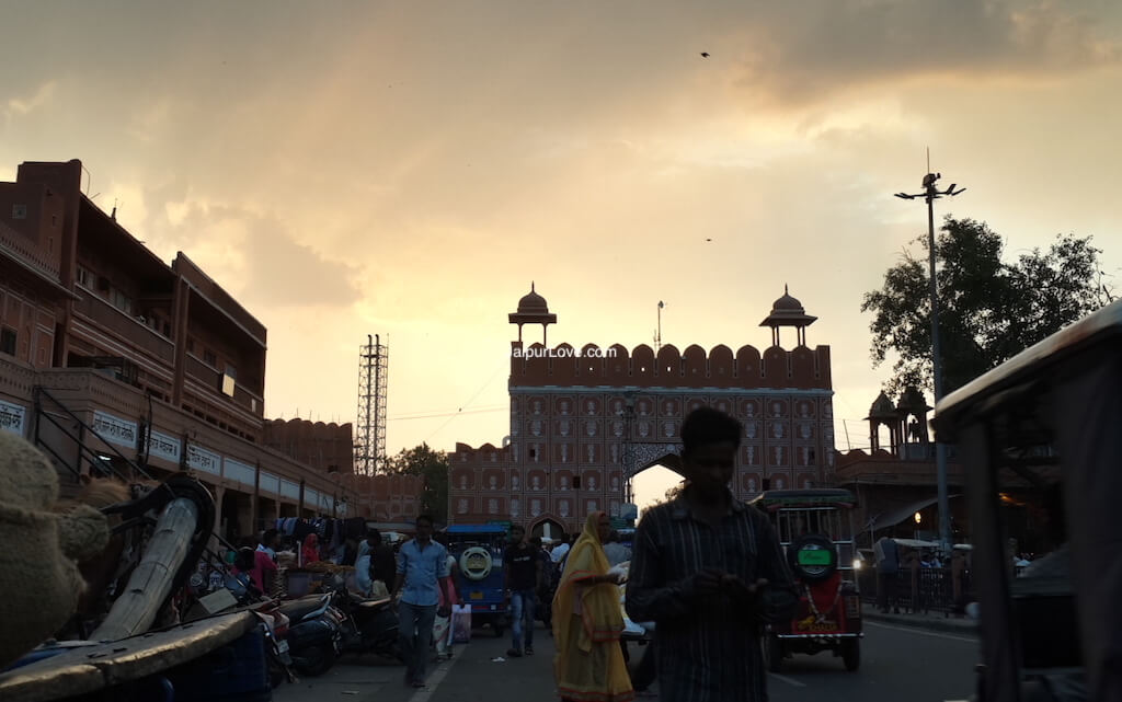 Chandpole Bazar Jaipur: How to Reach, Best Things to Do, Shopping Info