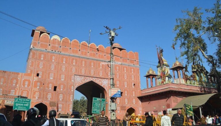 Chandpole Bazaar - JaipurLove